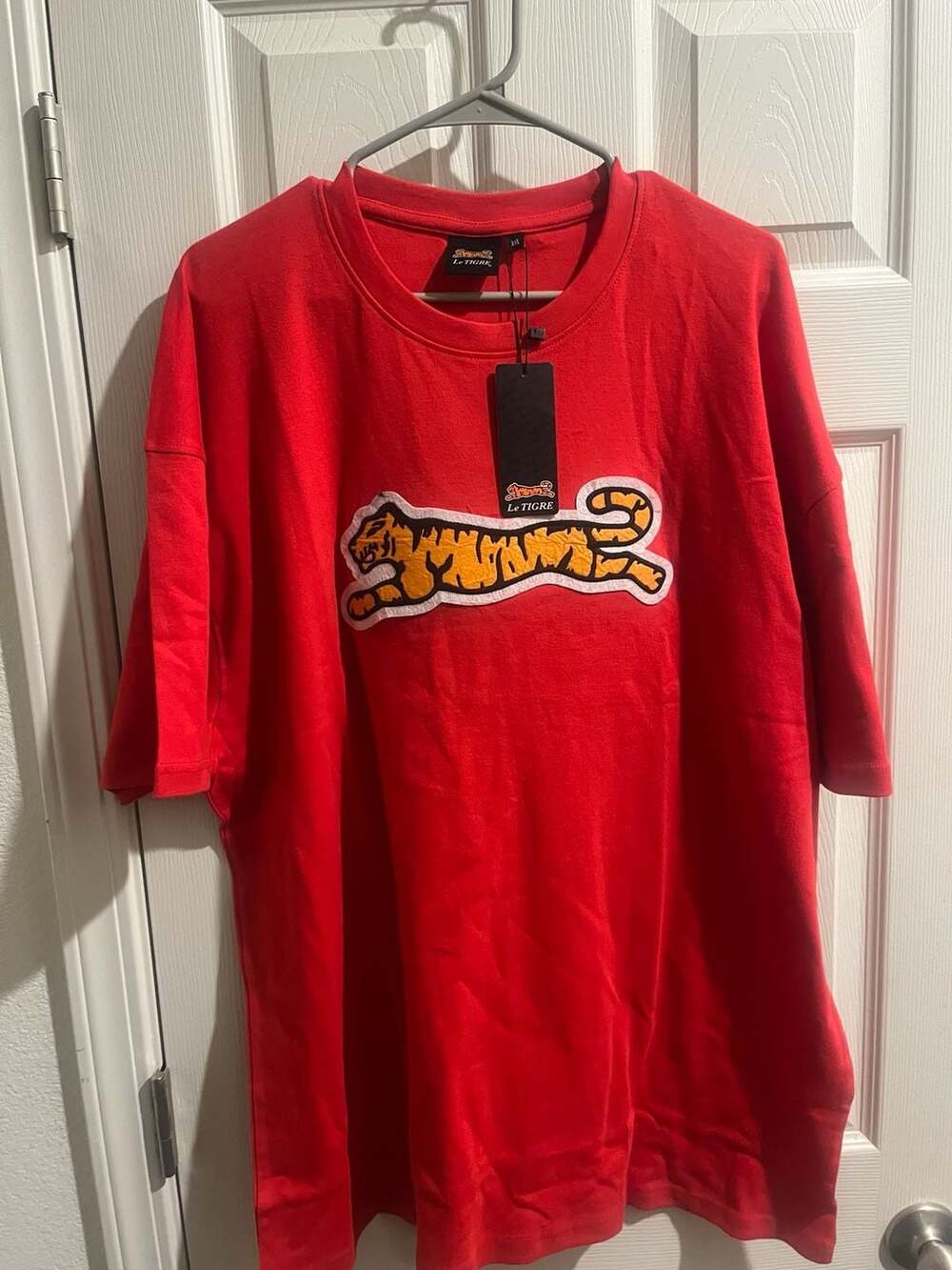 Le Tigre Graphic Logo T-Shirt Red 

Sizes 2xl & 3xl —30$ each you choose